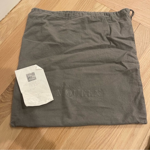 Alexander McQueen Black Calfskin Skull Padlock Fold Zip Clutch - Picture 6 of 6